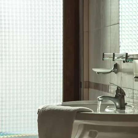 Prestige 2 ホテル 3*